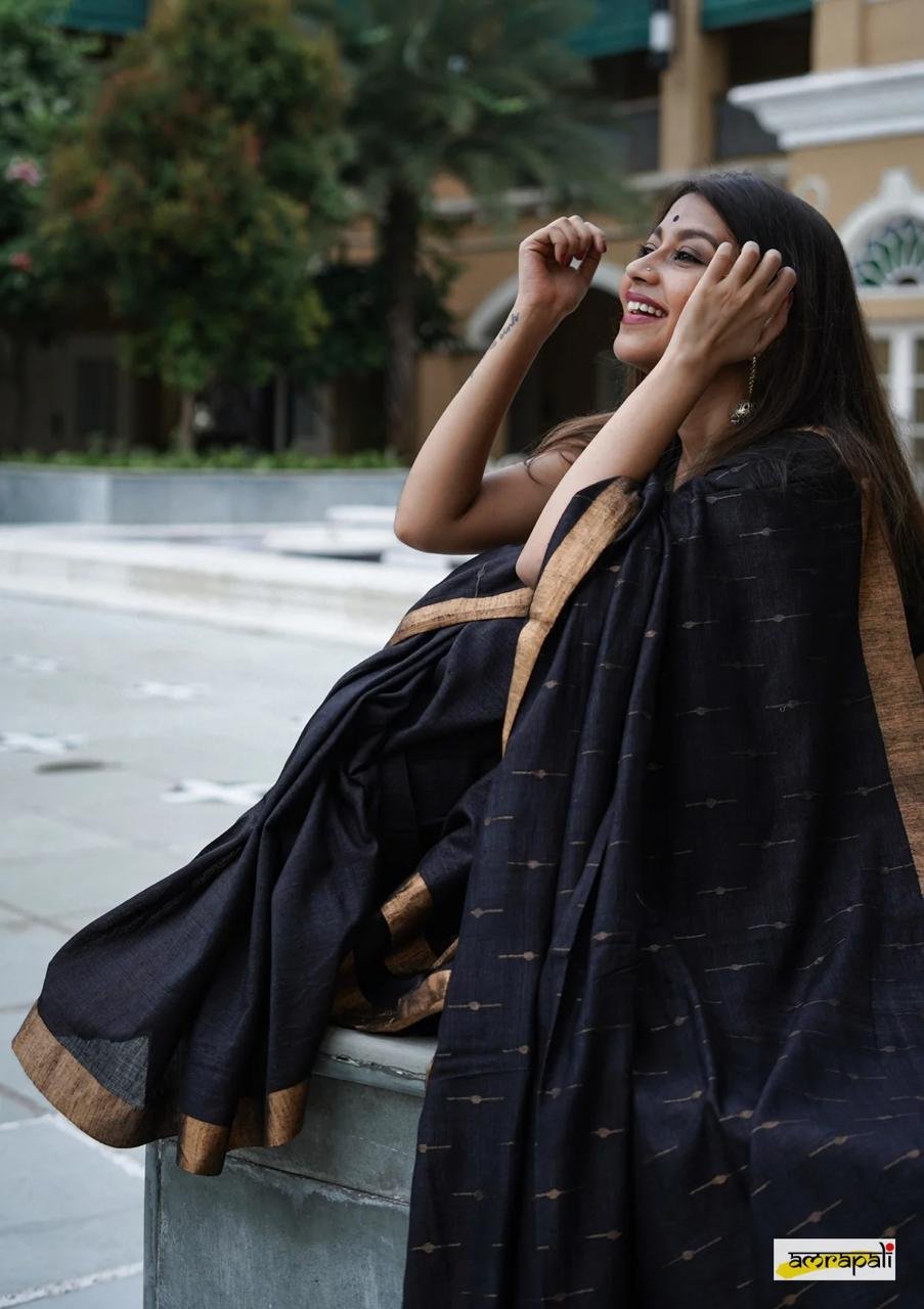 Midnight Grace Pinstripe Saree - Image 7
